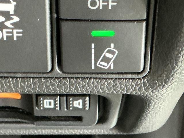 ステップワゴンスパーダ スパーダホンダセンシング ナビ Rカメラ 後席モニター フルセグ 盗難防止 助手席エアバッグ Wパワスラ 記録簿有 地デジ LEDライト 横滑り防止システム オートエアコン リアカメラ USB 三列シート アイドリングS(26枚目)