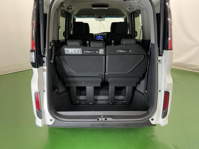 ステップワゴンスパーダ スパーダホンダセンシング ナビ Rカメラ 後席モニター フルセグ 盗難防止 助手席エアバッグ Wパワスラ 記録簿有 地デジ LEDライト 横滑り防止システム オートエアコン リアカメラ USB 三列シート アイドリングS(30枚目)