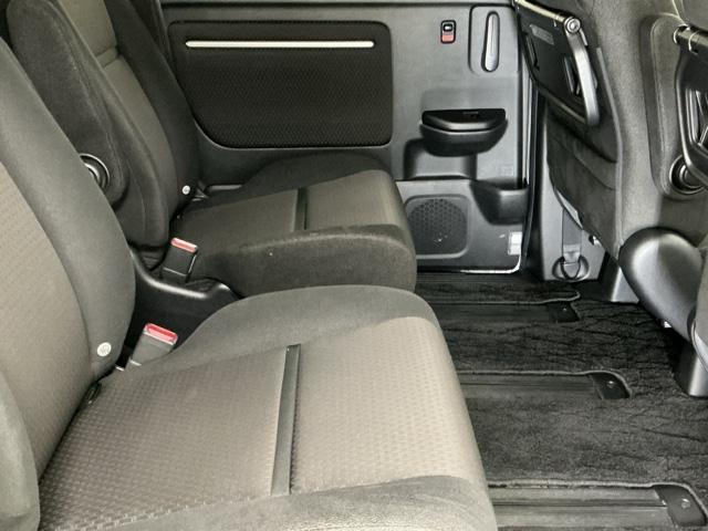 ステップワゴンスパーダ スパーダホンダセンシング ナビ Rカメラ 後席モニター フルセグ 盗難防止 助手席エアバッグ Wパワスラ 記録簿有 地デジ LEDライト 横滑り防止システム オートエアコン リアカメラ USB 三列シート アイドリングS(52枚目)