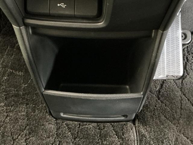 ステップワゴンスパーダ スパーダホンダセンシング ナビ Rカメラ 後席モニター フルセグ 盗難防止 助手席エアバッグ Wパワスラ 記録簿有 地デジ LEDライト 横滑り防止システム オートエアコン リアカメラ USB 三列シート アイドリングS(58枚目)