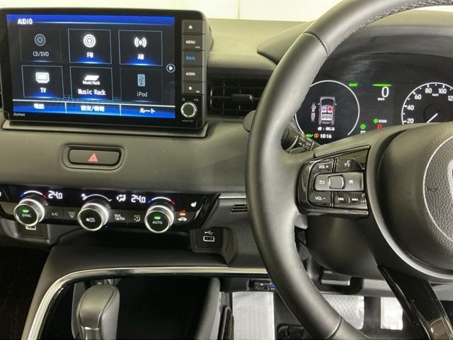ホンダ純正メモリーナビ搭載なので、遠方へのドライブもお任せ下さい！ステアリング左手側にオーディオ関連のコントロールスイッチを配置しています。操作時は視線を逸らすことなく運転に集中できます
