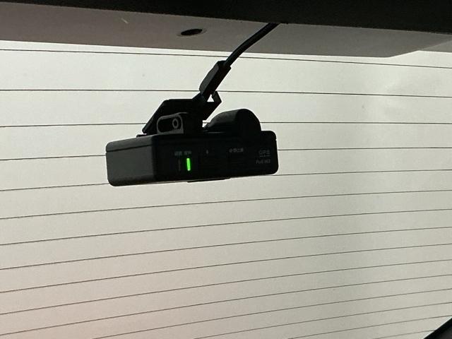 後方もしっかり同時録画。フロントと同様に画像を自動で保存するので安心です