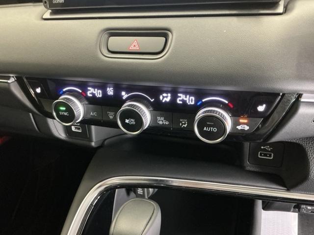 フルオートエアコンは希望の温度設定で風の温度も風量も自動調整で年中快適です