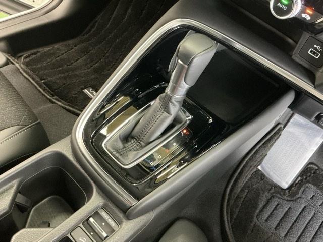 発進時から滑らかに加速する無段階変速のＣＶＴはストップ＆ゴーの多い街の中も快適です