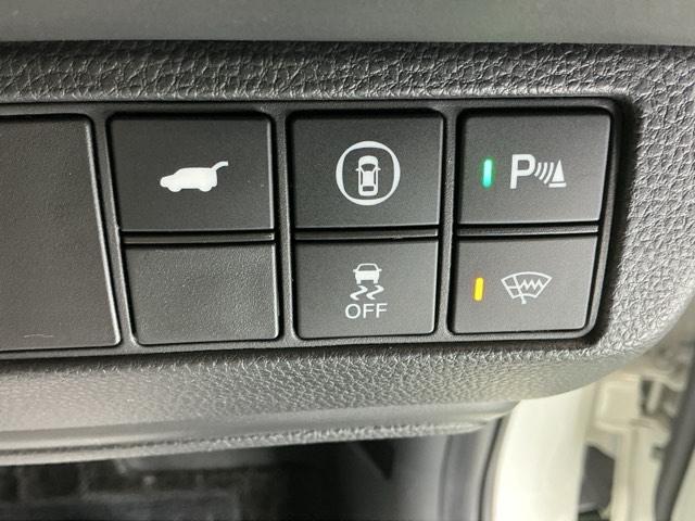 運転席から操作しやすい各種スイッチ