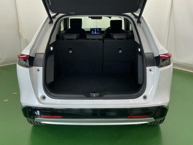リヤシートを倒さなくても、広くて使いやすい荷室