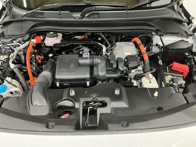 エンジンルームもきれいにクリーニングしています、きれいなエンジンだからこそ丁寧なメンテナンスが行き届きます