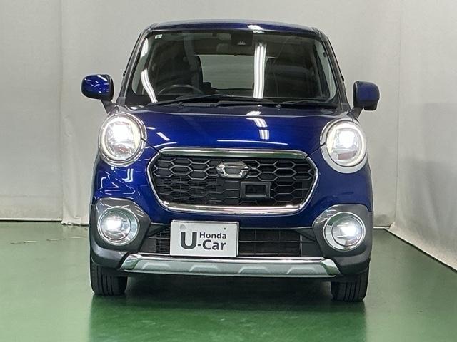 ＬＥＤヘッドライトを装備しています。ＬＥＤヘッドライトはとても明るく、雨の日や夜間走行も安全・安心です。オートライトコントロール付きで周囲の明るさに応じて自動で点灯・消灯します