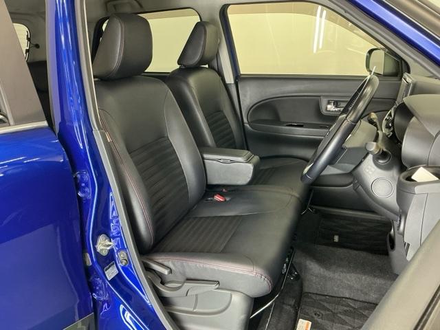 シート表皮は専用のクリーナーできれいにクリーニングしていて清潔に保たれています