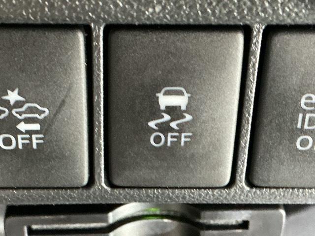 ＶＳＡ（横滑り抑制）は滑りやすい路面・カーブを走っている時に起こりがちな横滑りをコンピューター制御で抑制し、運転にゆとりをもたらします