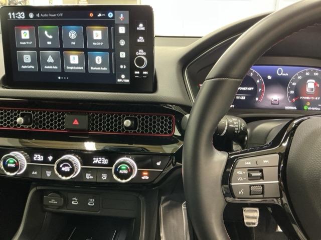 シビック ＲＳ　ディスプレオーディオ　ブルートゥース　Ｒカメラ　ＬＥＤヘッド　コーナーセンサー　衝突被害軽減ブレーキ　Ｂカメラ　シートヒーター　パワ－シ－ト　フルセグＴＶ　スマートキー　クルーズコントロール　ＵＳＢ（3枚目）