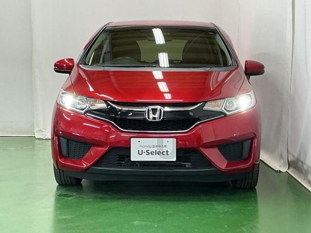 フィットハイブリッド Ｆパッケージコンフォートエディション　ナビ　Ｒカメラ　ブルートゥース　フルセグ　セキュリティアラーム　リアカメラ　ＥＴＣ車載器　エアコン　スマートキー　アイドリングストップ　キーレス　ＬＥＤ　ＶＳＡ　前席シートヒーター　ＡＢＳ　ＤＶＤ再生（6枚目）