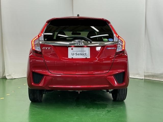 フィットハイブリッド Ｆパッケージコンフォートエディション　ナビ　Ｒカメラ　ブルートゥース　フルセグ　セキュリティアラーム　リアカメラ　ＥＴＣ車載器　エアコン　スマートキー　アイドリングストップ　キーレス　ＬＥＤ　ＶＳＡ　前席シートヒーター　ＡＢＳ　ＤＶＤ再生（9枚目）