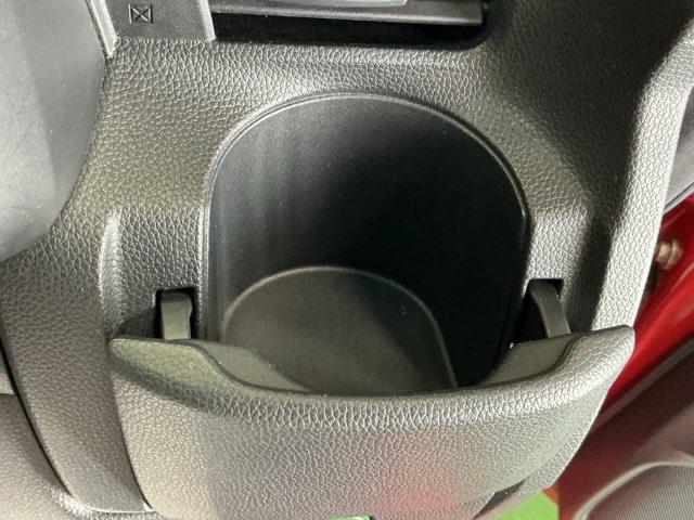 フィットハイブリッド Ｆパッケージコンフォートエディション　ナビ　Ｒカメラ　ブルートゥース　フルセグ　セキュリティアラーム　リアカメラ　ＥＴＣ車載器　エアコン　スマートキー　アイドリングストップ　キーレス　ＬＥＤ　ＶＳＡ　前席シートヒーター　ＡＢＳ　ＤＶＤ再生（17枚目）