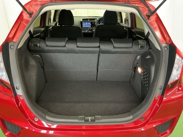 フィットハイブリッド Ｆパッケージコンフォートエディション　ナビ　Ｒカメラ　ブルートゥース　フルセグ　セキュリティアラーム　リアカメラ　ＥＴＣ車載器　エアコン　スマートキー　アイドリングストップ　キーレス　ＬＥＤ　ＶＳＡ　前席シートヒーター　ＡＢＳ　ＤＶＤ再生（26枚目）