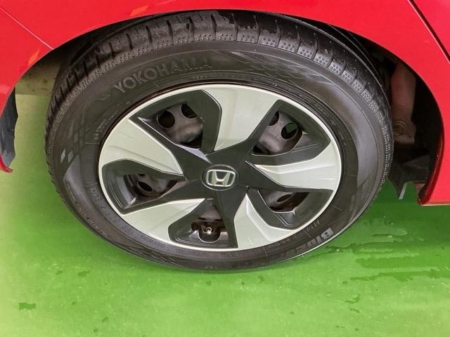 フィットハイブリッド Ｆパッケージコンフォートエディション　ナビ　Ｒカメラ　ブルートゥース　フルセグ　セキュリティアラーム　リアカメラ　ＥＴＣ車載器　エアコン　スマートキー　アイドリングストップ　キーレス　ＬＥＤ　ＶＳＡ　前席シートヒーター　ＡＢＳ　ＤＶＤ再生（29枚目）