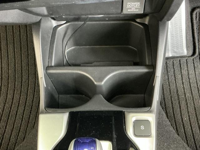 フィットハイブリッド Ｆパッケージコンフォートエディション　ナビ　Ｒカメラ　ブルートゥース　フルセグ　セキュリティアラーム　リアカメラ　ＥＴＣ車載器　エアコン　スマートキー　アイドリングストップ　キーレス　ＬＥＤ　ＶＳＡ　前席シートヒーター　ＡＢＳ　ＤＶＤ再生（45枚目）