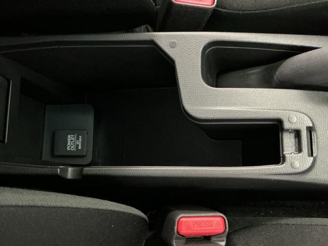 フィットハイブリッド Ｆパッケージコンフォートエディション　ナビ　Ｒカメラ　ブルートゥース　フルセグ　セキュリティアラーム　リアカメラ　ＥＴＣ車載器　エアコン　スマートキー　アイドリングストップ　キーレス　ＬＥＤ　ＶＳＡ　前席シートヒーター　ＡＢＳ　ＤＶＤ再生（46枚目）