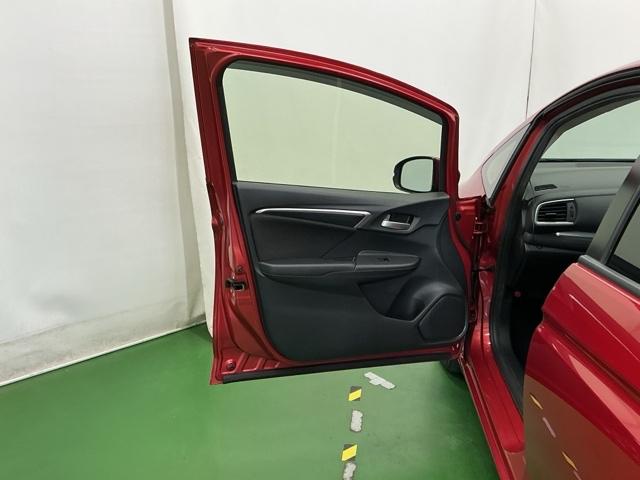 フィットハイブリッド Ｆパッケージコンフォートエディション　ナビ　Ｒカメラ　ブルートゥース　フルセグ　セキュリティアラーム　リアカメラ　ＥＴＣ車載器　エアコン　スマートキー　アイドリングストップ　キーレス　ＬＥＤ　ＶＳＡ　前席シートヒーター　ＡＢＳ　ＤＶＤ再生（54枚目）