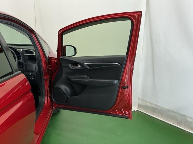 フィットハイブリッド Ｆパッケージコンフォートエディション　ナビ　Ｒカメラ　ブルートゥース　フルセグ　セキュリティアラーム　リアカメラ　ＥＴＣ車載器　エアコン　スマートキー　アイドリングストップ　キーレス　ＬＥＤ　ＶＳＡ　前席シートヒーター　ＡＢＳ　ＤＶＤ再生（55枚目）