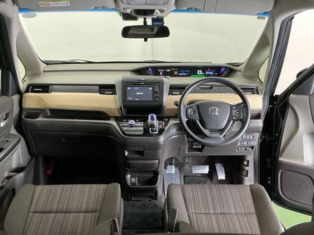 フリードハイブリッド ハイブリッド・Gホンダセンシング ドラレコ Rカメラ ワンセグTV CD ETC 軽減ブレーキ キーフリーシステム 記録簿 ECON 後カメラ Aクルーズ LEDヘッドランプ 横滑防止 ドライブレコーダ パワーウインドウ 3列シート(2枚目)