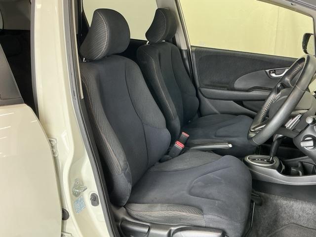 フィット RS CD ETC 16インチアルミホイール 運転席エアバック キ-レス AAC PW ABS パワーステ スマートキーシステム 両席エアバック(17枚目)