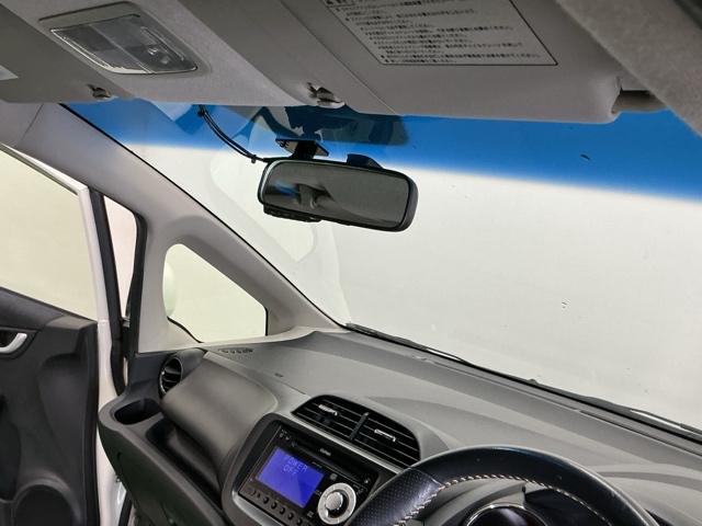 フィット RS CD ETC 16インチアルミホイール 運転席エアバック キ-レス AAC PW ABS パワーステ スマートキーシステム 両席エアバック(21枚目)