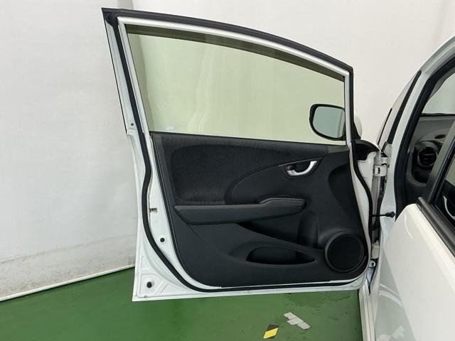 フィット RS CD ETC 16インチアルミホイール 運転席エアバック キ-レス AAC PW ABS パワーステ スマートキーシステム 両席エアバック(47枚目)