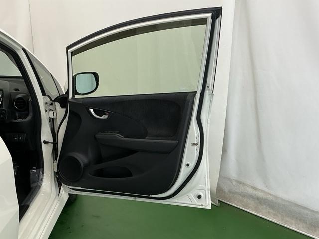 フィット RS CD ETC 16インチアルミホイール 運転席エアバック キ-レス AAC PW ABS パワーステ スマートキーシステム 両席エアバック(48枚目)