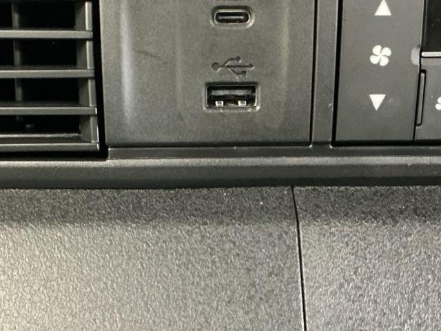 N-BOXカスタム ベースグレード ドラレコ ナビ Rカメラ ブルートゥース USB接続 CMBS Dレコ ベンチシート オートエアコン スマートキ LED 盗難防止装置 クルコン ETC バックカメラ フルセグTV パワーステアリング(21枚目)