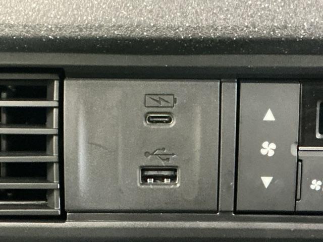 N-BOXカスタム ベースグレード ドラレコ ナビ Rカメラ ブルートゥース USB接続 CMBS Dレコ ベンチシート オートエアコン スマートキ LED 盗難防止装置 クルコン ETC バックカメラ フルセグTV パワーステアリング(57枚目)