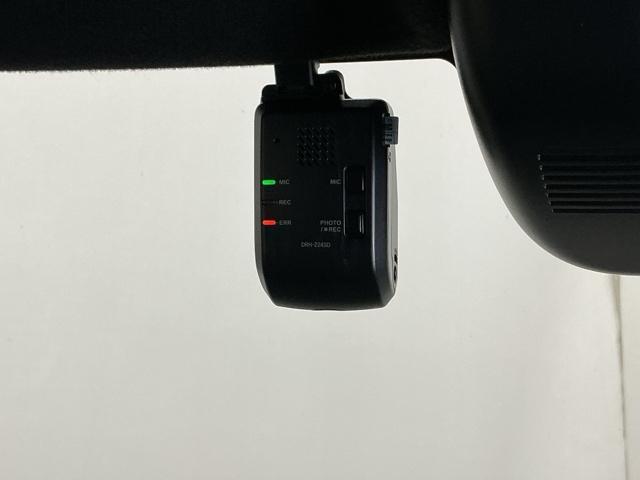 N-BOXカスタム コーディネートスタイル ドラレコ ナビ Rカメラ ブルートゥース オートクルーズ フルセグ対応 W電動ドア シートヒータ LED ESC リアカメラ ETC 整備記録簿 ソナー ベンチシート DVD アイドリングストップ(13枚目)