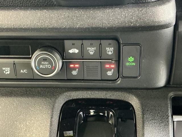 N-BOXカスタム コーディネートスタイル ドラレコ ナビ Rカメラ ブルートゥース オートクルーズ フルセグ対応 W電動ドア シートヒータ LED ESC リアカメラ ETC 整備記録簿 ソナー ベンチシート DVD アイドリングストップ(16枚目)