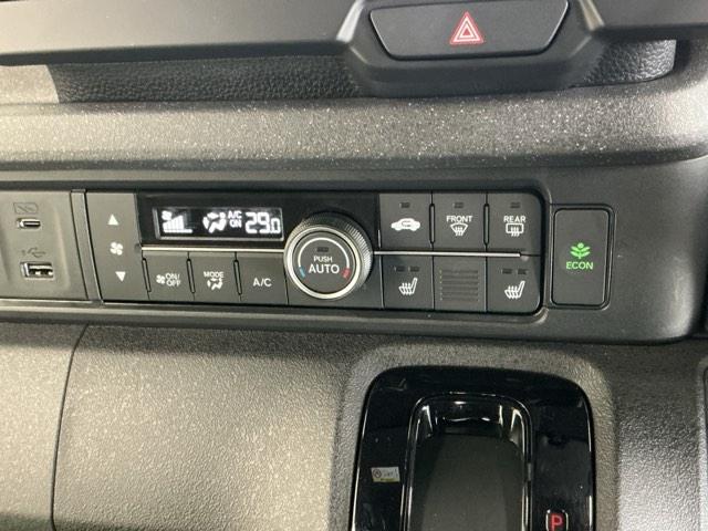 N-BOXカスタム コーディネートスタイル ドラレコ ナビ Rカメラ ブルートゥース オートクルーズ フルセグ対応 W電動ドア シートヒータ LED ESC リアカメラ ETC 整備記録簿 ソナー ベンチシート DVD アイドリングストップ(17枚目)