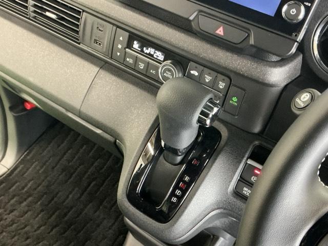 N-BOXカスタム コーディネートスタイル ドラレコ ナビ Rカメラ ブルートゥース オートクルーズ フルセグ対応 W電動ドア シートヒータ LED ESC リアカメラ ETC 整備記録簿 ソナー ベンチシート DVD アイドリングストップ(19枚目)