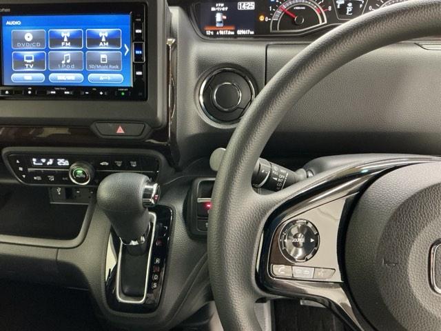 N-BOXカスタム L ナビ Rカメラ ブルートゥース フルセグTV 両席電動スライドドア Pソナー サイドエアバッグ Aストップ シートヒータ ベンチシート 点検記録簿 キーフリーシステム LEDライト リアカメ AC(3枚目)