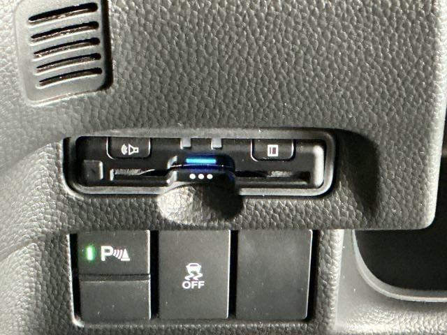 N-BOXカスタム L ナビ Rカメラ ブルートゥース フルセグTV 両席電動スライドドア Pソナー サイドエアバッグ Aストップ シートヒータ ベンチシート 点検記録簿 キーフリーシステム LEDライト リアカメ AC(14枚目)