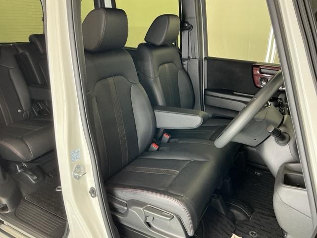 N-BOXカスタム L ナビ Rカメラ ブルートゥース フルセグTV 両席電動スライドドア Pソナー サイドエアバッグ Aストップ シートヒータ ベンチシート 点検記録簿 キーフリーシステム LEDライト リアカメ AC(24枚目)