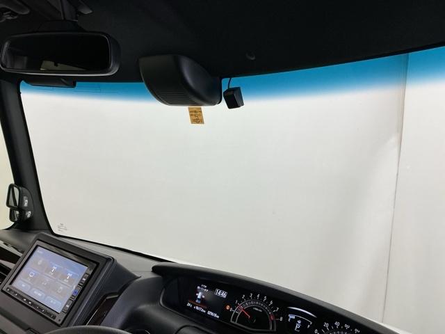 N-BOXカスタム L ナビ Rカメラ ブルートゥース フルセグTV 両席電動スライドドア Pソナー サイドエアバッグ Aストップ シートヒータ ベンチシート 点検記録簿 キーフリーシステム LEDライト リアカメ AC(32枚目)