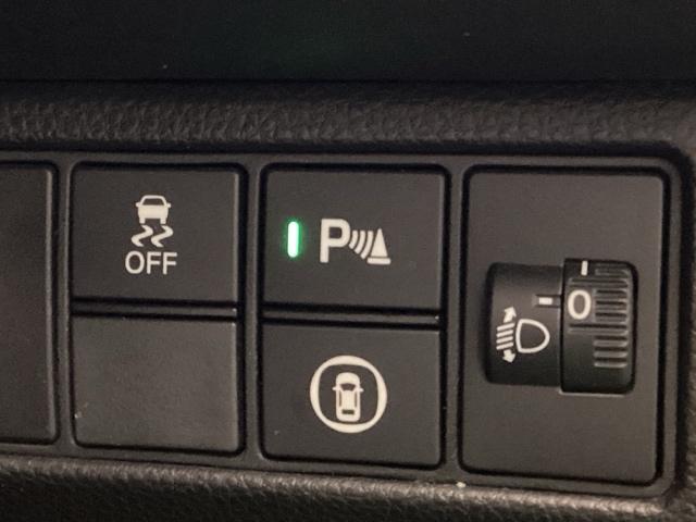 ヴェゼル ｅ：ＨＥＶＸ　ナビ　Ｒカメラ　ブルートゥース　フルセグＴＶ　前後障害物センサー　ＡＡＣ　イモビライザー　スマ－トキ－　誤発進抑制　ＰＷ　リアカメラ　クルコン　ＥＳＣ　ＥＴＣ装備　キーフリー　ＬＥＤヘッドランプ　ＰＳ（13枚目）