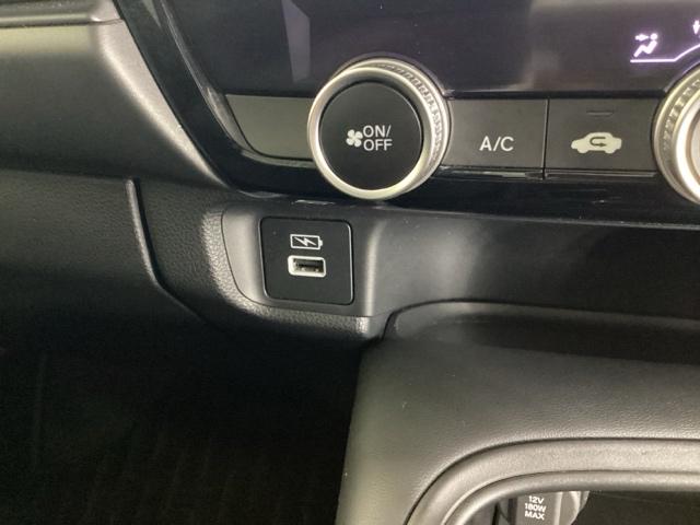 ヴェゼル ｅ：ＨＥＶＸ　ナビ　Ｒカメラ　ブルートゥース　フルセグＴＶ　前後障害物センサー　ＡＡＣ　イモビライザー　スマ－トキ－　誤発進抑制　ＰＷ　リアカメラ　クルコン　ＥＳＣ　ＥＴＣ装備　キーフリー　ＬＥＤヘッドランプ　ＰＳ（15枚目）