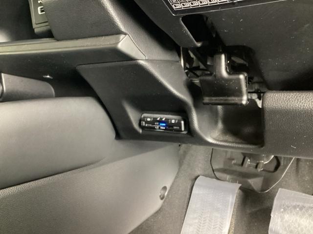 ヴェゼル ｅ：ＨＥＶＸ　ナビ　Ｒカメラ　ブルートゥース　フルセグＴＶ　前後障害物センサー　ＡＡＣ　イモビライザー　スマ－トキ－　誤発進抑制　ＰＷ　リアカメラ　クルコン　ＥＳＣ　ＥＴＣ装備　キーフリー　ＬＥＤヘッドランプ　ＰＳ（17枚目）