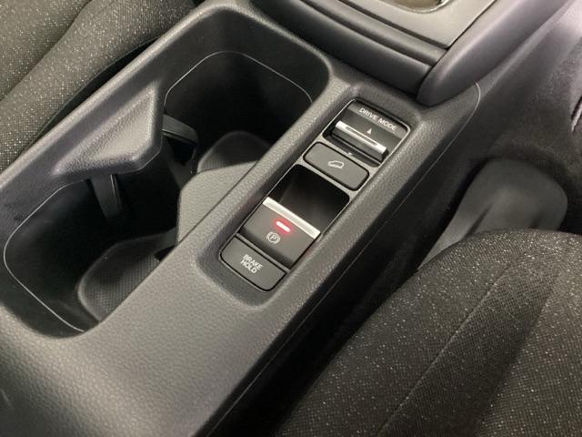 ヴェゼル ｅ：ＨＥＶＸ　ナビ　Ｒカメラ　ブルートゥース　フルセグＴＶ　前後障害物センサー　ＡＡＣ　イモビライザー　スマ－トキ－　誤発進抑制　ＰＷ　リアカメラ　クルコン　ＥＳＣ　ＥＴＣ装備　キーフリー　ＬＥＤヘッドランプ　ＰＳ（20枚目）