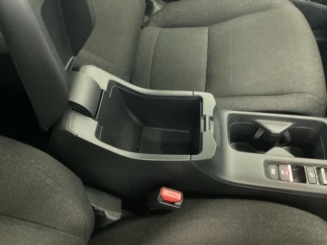 ヴェゼル ｅ：ＨＥＶＸ　ナビ　Ｒカメラ　ブルートゥース　フルセグＴＶ　前後障害物センサー　ＡＡＣ　イモビライザー　スマ－トキ－　誤発進抑制　ＰＷ　リアカメラ　クルコン　ＥＳＣ　ＥＴＣ装備　キーフリー　ＬＥＤヘッドランプ　ＰＳ（52枚目）