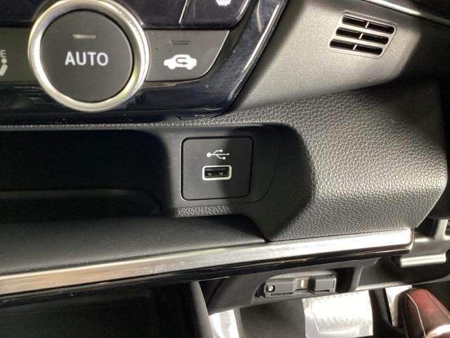 ヴェゼル ｅ：ＨＥＶＺ　ドラレコ　ナビ　Ｒカメラ　ブルートゥース　衝突回避支援ブレーキ機能　スマキ　Ｐトランク　フルオートエアコン　Ｄレコ　エアバッグ　両席エアバック　パワーウィンドウ　ＬＥＤランプ　ソナー　クルーズＣ（19枚目）