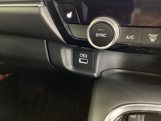 ヴェゼル ｅ：ＨＥＶＺ　ドラレコ　ナビ　Ｒカメラ　ブルートゥース　衝突回避支援ブレーキ機能　スマキ　Ｐトランク　フルオートエアコン　Ｄレコ　エアバッグ　両席エアバック　パワーウィンドウ　ＬＥＤランプ　ソナー　クルーズＣ（20枚目）