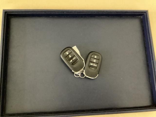 ヴェゼル ｅ：ＨＥＶＺ　ドラレコ　ナビ　Ｒカメラ　ブルートゥース　衝突回避支援ブレーキ機能　スマキ　Ｐトランク　フルオートエアコン　Ｄレコ　エアバッグ　両席エアバック　パワーウィンドウ　ＬＥＤランプ　ソナー　クルーズＣ（32枚目）