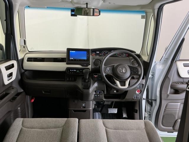 �h���C�o�[�𒆐S�Ɏ��R�Ɏ肪�͂��ʒu�ɂ`�s�Z���N�g���o�[��G�A�R���A�l�X�ȑ���X�C�b�`�Ȃǂ�z�u�A���쐫�ɗD��Ă��܂�