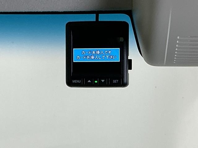 �܂����I�̎��̂��߂Ƀh���C�u���R�[�_�[�������Ă��܂��B�Փ˂����m����ƈ�莞�ԉ摜�������ۑ��ł���̂ň��S�ł�