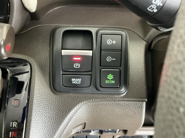 �p�[�L���O�u���[�L�̓X�}�[�g�ȓd�q���䎮�ƍ��킹�ďa�؎����Ƀu���[�L�y�_�����瑫�𗣂��Ă���ԏ�Ԃ�ێ����Ă����I�[�g�u���[�L�z�[���h�@�\�ŉ^�]���y�ɂȂ�܂��B�X�^�[�g�̓A�N�Z���y�_���𓥂ނ���